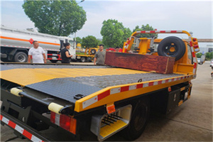 湖州附近拖车电话号码服务